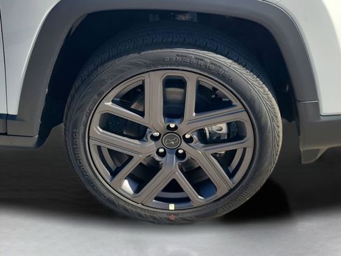 New 2026 Jeep Compass Latitude AWD/4WD image 20