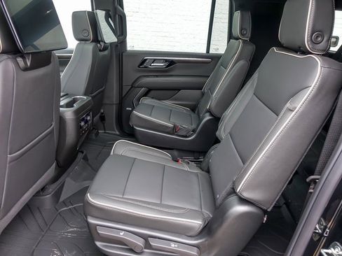 New 2026 Chevrolet Suburban Premier image 19