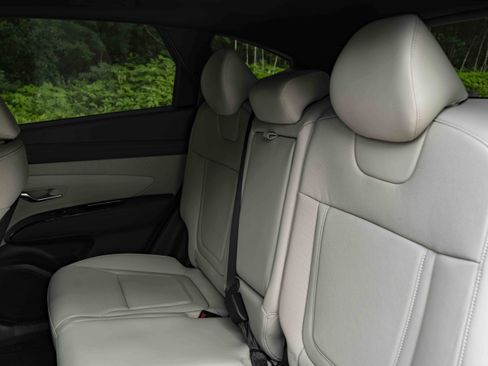 Used 2025 Hyundai Tucson Limited FWD image 18