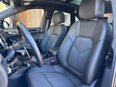 Used 2025 Porsche Macan image 5