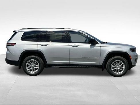 New 2025 Jeep Grand Cherokee L Laredo image 8