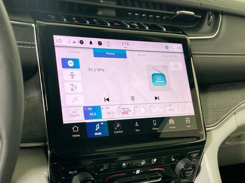 Used 2023 Jeep Grand Cherokee L Overland image 15