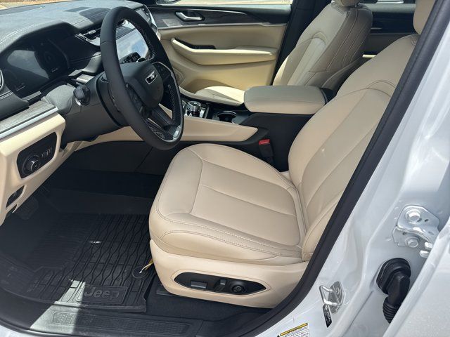 New 2026 Jeep Grand Cherokee L Limited w/ Limited Altitude Package AWD/4WD image 9