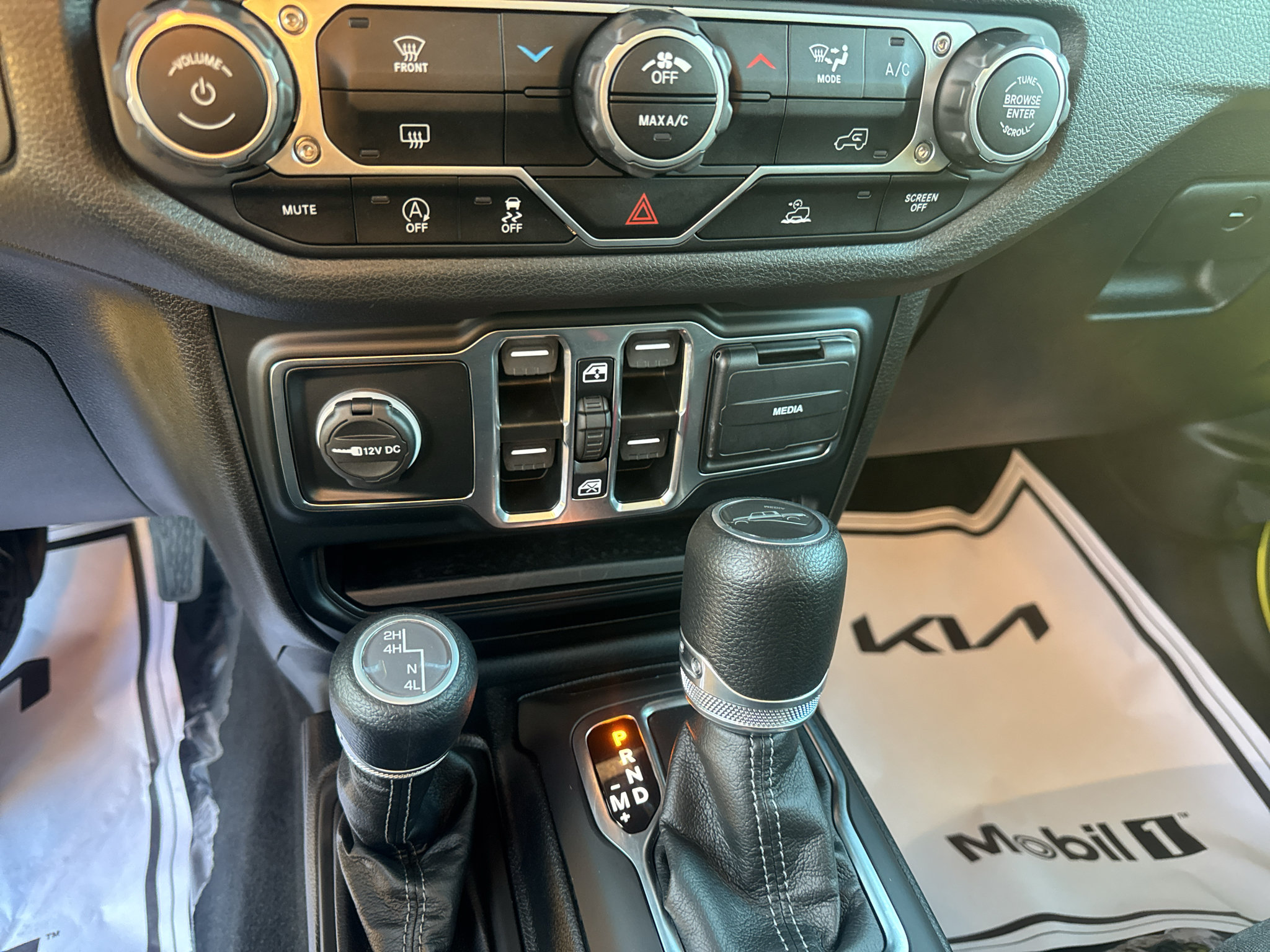 Used 2024 Jeep Gladiator Sport AWD/4WD image 15