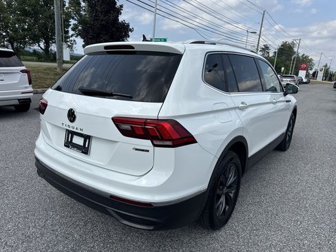 Used 2022 Volkswagen Tiguan SE AWD/4WD image 34