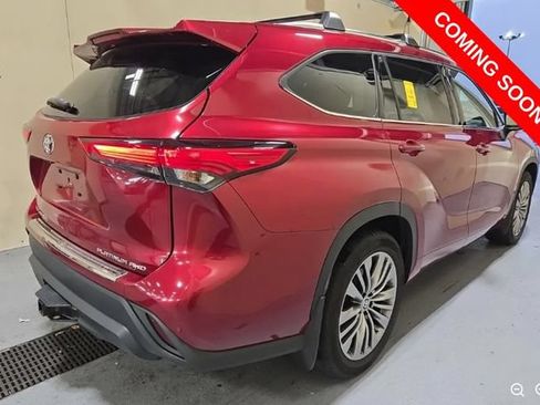 Used 2020 Toyota Highlander Platinum AWD/4WD image 3