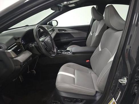 Used 2025 Toyota Camry SE w/ Convenience Package FWD image 2