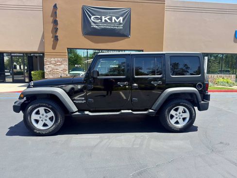 Used 2013 Jeep Wrangler Unlimited Sport image 3