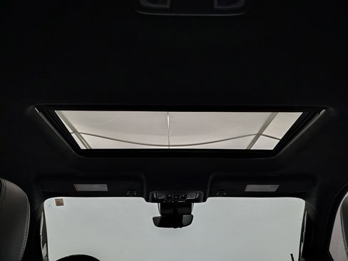 Used 2024 GMC Sierra 1500 Denali Ultimate image 3