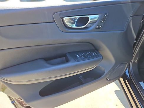 Used 2022 Volvo XC60 B5 Momentum w/ Climate Package AWD/4WD image 22
