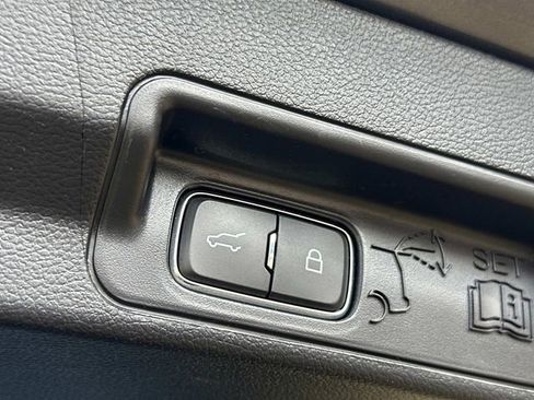 Certified 2021 Ford Explorer XLT image 32