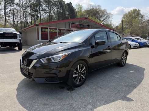 Used 2021 Nissan Versa SV image 2