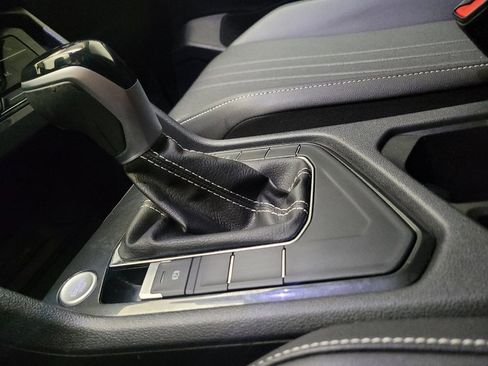 Used 2023 Volkswagen Tiguan SE w/ Panoramic Sunroof Package FWD image 26