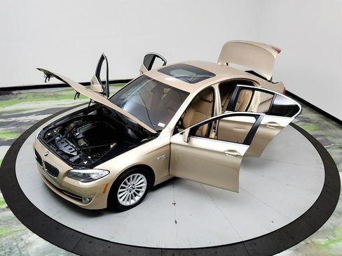 Used 2011 BMW 535i xDrive Sedan image 37