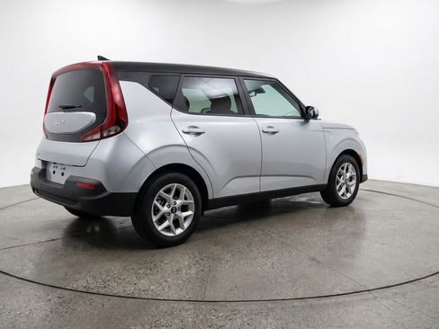 Used 2025 Kia Soul LX w/ LX Technology Package FWD image 9