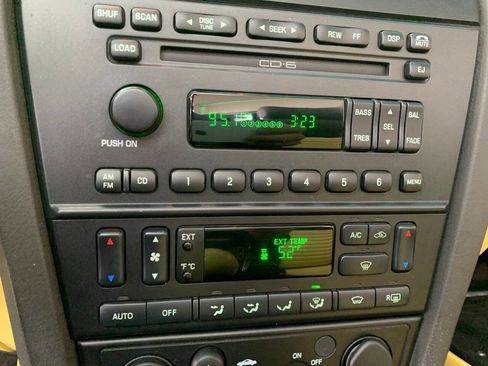 Used 2002 Ford Thunderbird Deluxe image 18