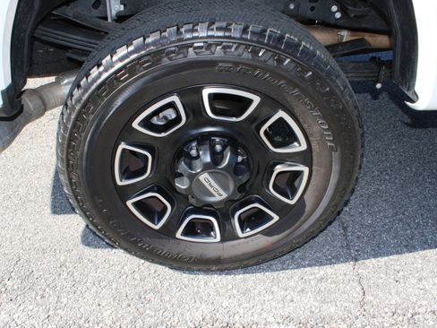 Used 2024 Ford F250 Platinum image 12