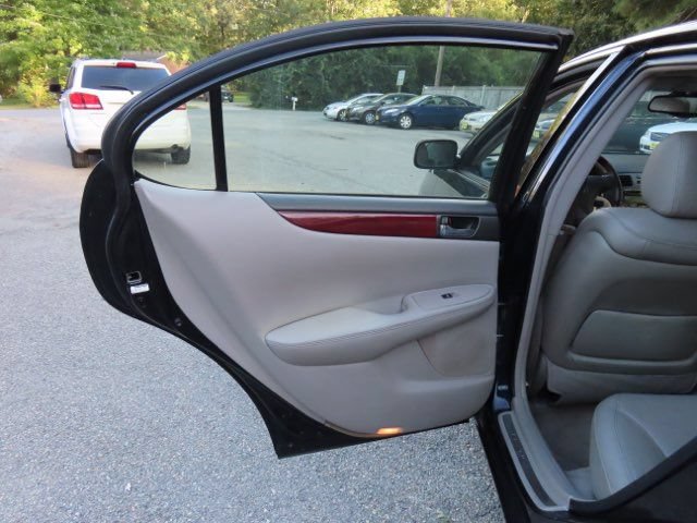 Used 2004 Lexus ES 330 w/ Premium Pkg FWD image 10