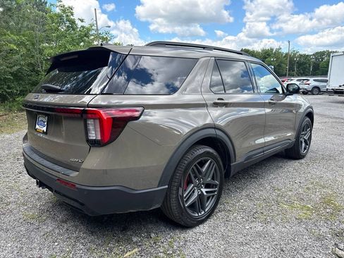 Used 2026 Ford Explorer ST-Line w/ ST-Line Street Pack AWD/4WD image 9