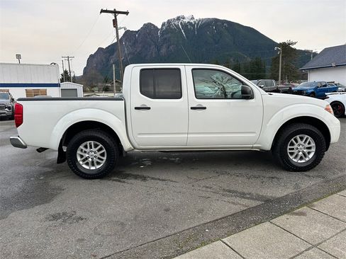Used 2015 Nissan Frontier SV image 5