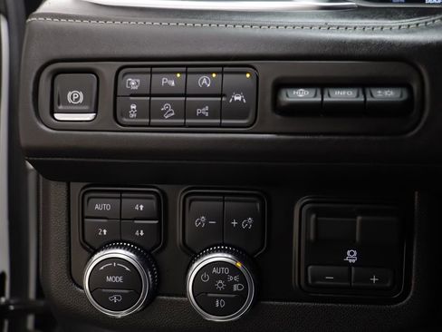 Used 2024 GMC Yukon XL Denali Ultimate image 8