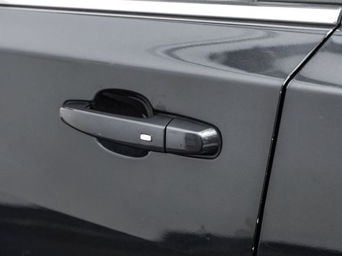 Used 2019 Chevrolet Traverse LT image 41