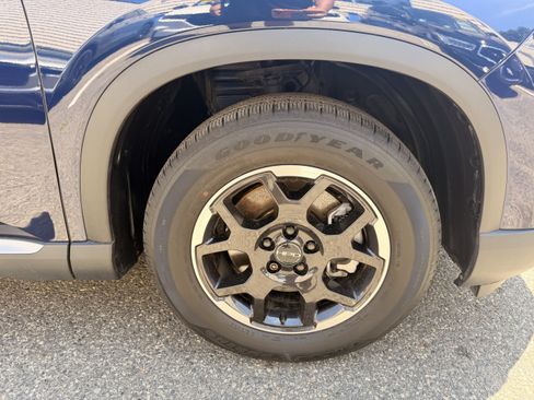 Used 2025 Honda Pilot EX-L image 10
