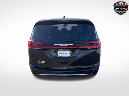 Used 2025 Chrysler Pacifica Select FWD image 5