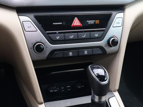 Used 2018 Hyundai Elantra SE image 20