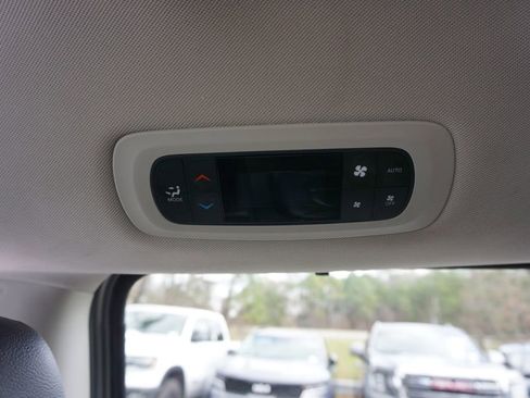 Used 2017 Chrysler Pacifica Touring-L w/ Tire & Wheel Group image 13