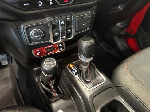 Used 2020 Jeep Gladiator Rubicon AWD/4WD image 32