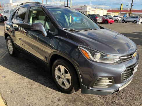 Used 2019 Chevrolet Trax LT w/ LT Convenience Package image 6