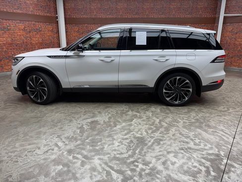 Used 2020 Lincoln Aviator Reserve w/ Equipment Group 201A image 2