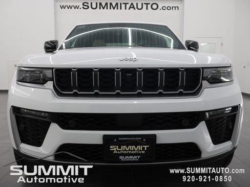 New 2026 Jeep Grand Cherokee Limited w/ Luxury Tech Group II AWD/4WD image 28