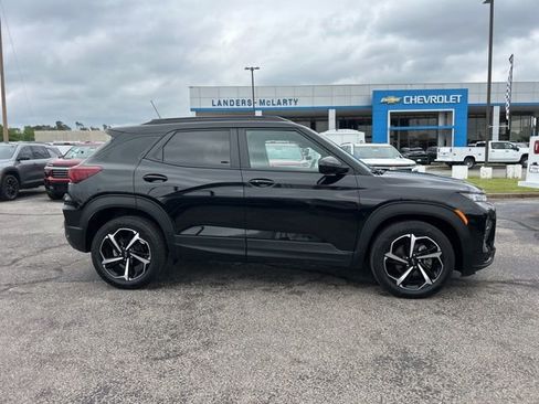 Used 2023 Chevrolet TrailBlazer RS FWD image 2