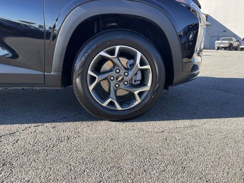 Used 2025 Chevrolet Trax LT w/ Driver Confidence Package image 31