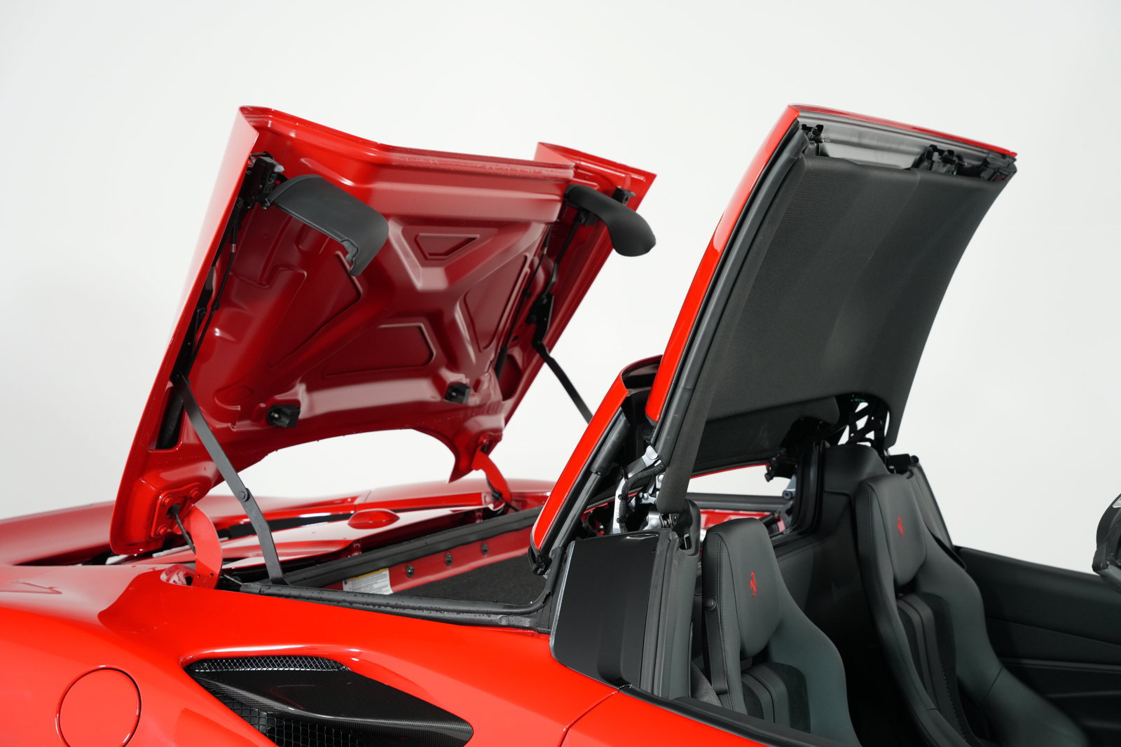 Used 2023 Ferrari F8 Tributo RWD image 18