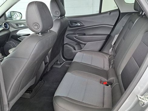 Used 2025 Chevrolet Trax LT w/ LT Convenience Package FWD image 24