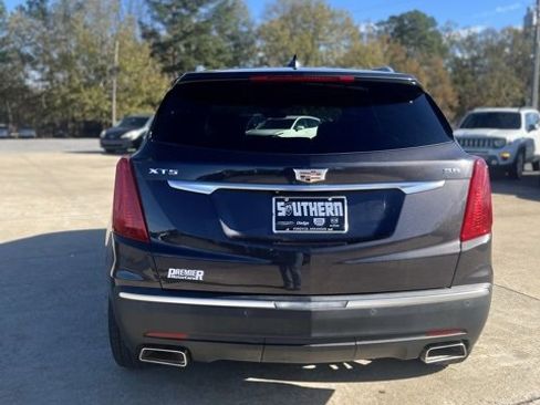 Used 2017 Cadillac XT5 Premium Luxury w/ Driver Assist Package image 8