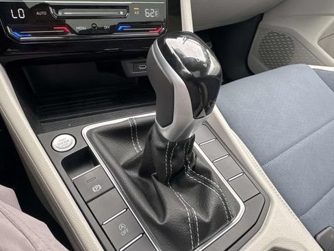New 2026 Volkswagen Jetta SE FWD image 19