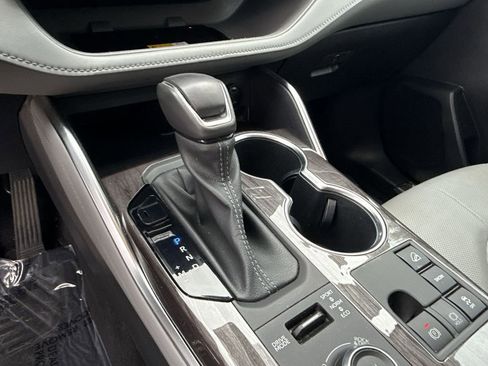 Used 2023 Toyota Highlander Limited image 20