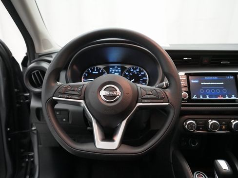 Used 2022 Nissan Kicks S image 4