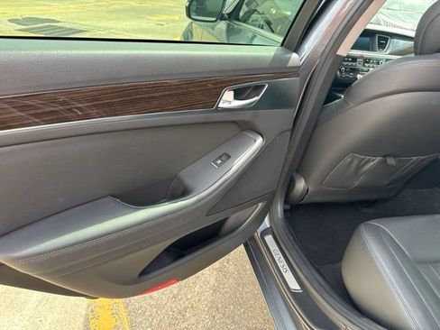 Used 2017 Genesis G80 3.8 RWD image 24