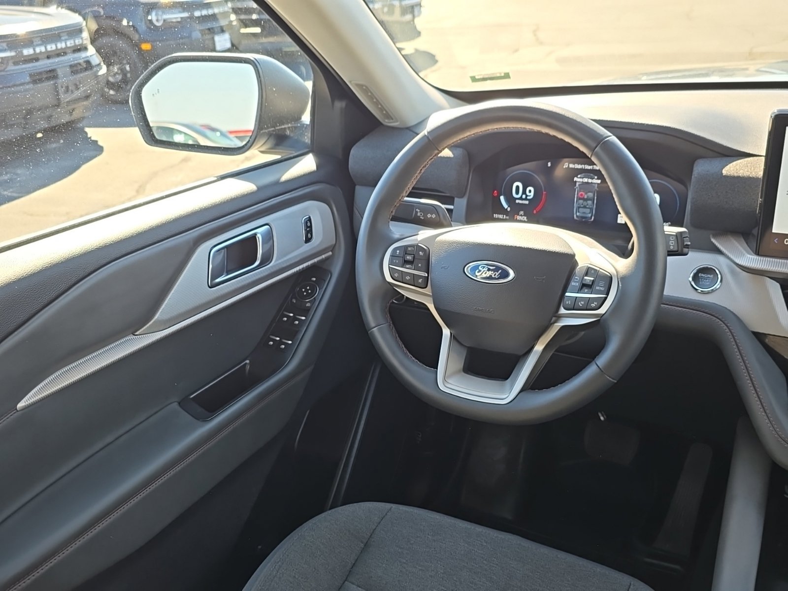 Used 2025 Ford Explorer Active RWD image 16