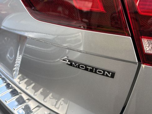 Used 2024 Volkswagen Tiguan SE AWD/4WD image 7