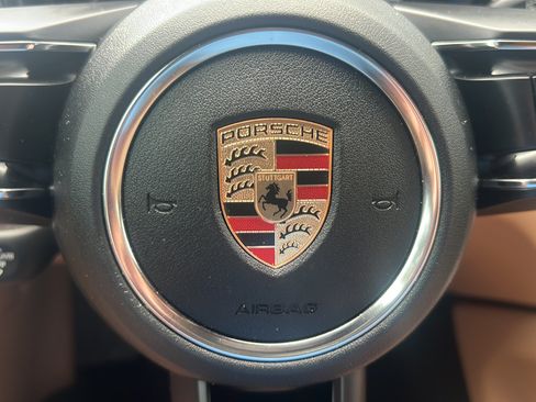Certified 2023 Porsche Macan AWD/4WD image 34