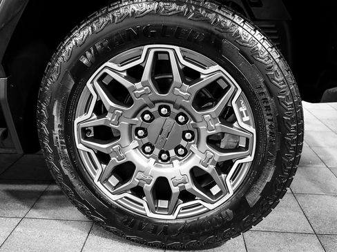 Used 2024 GMC Hummer EV 3X image 8