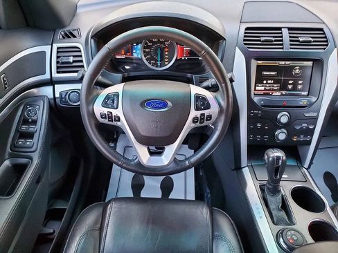Used 2014 Ford Explorer XLT w/ Equipment Group 202A image 2