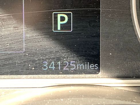 Used 2025 Nissan Versa SV image 9