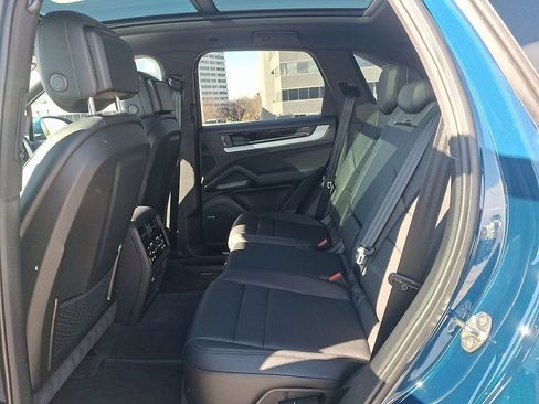 Used 2025 Porsche Cayenne E-Hybrid image 12